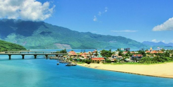 Luxury car Danang to Hue