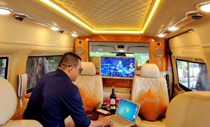 Hue Luxury Limousine Dcar transfers