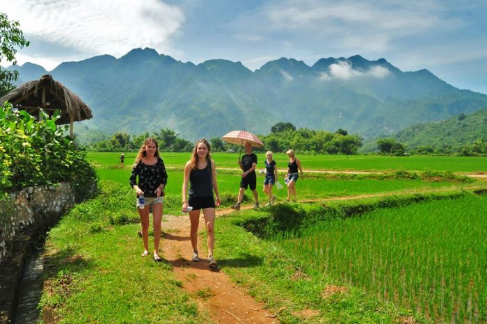 Hanoi to Mai Chau by private car