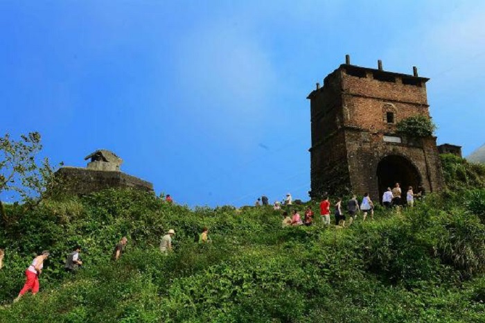 Hue to Hoi An by private car what to see on the way?