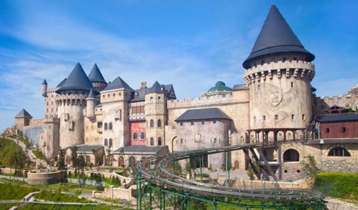 Luxury car Danang to Nhatrang