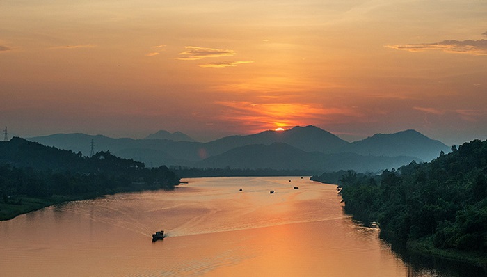 Luxury car Danang to Hue