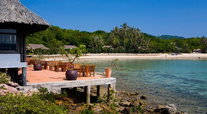 Luxury car Hoian to Nhatrang