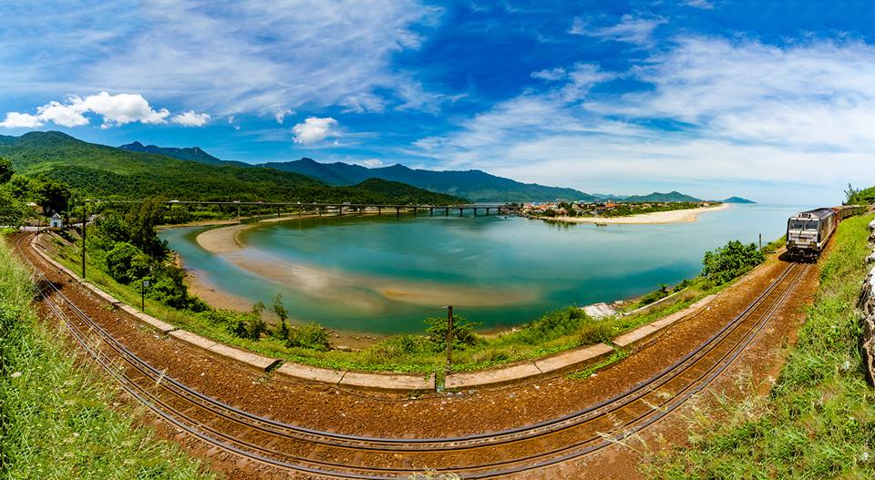 Lang Co beach with photo tour