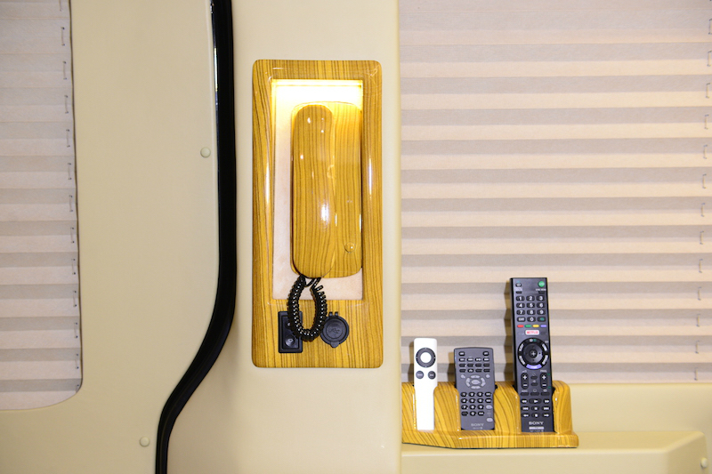 Imported-Mercedes-Dcar - Vietnam Locals