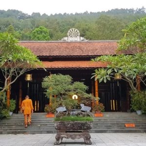 Hue Buddhist Tour—Hoi An Private Car