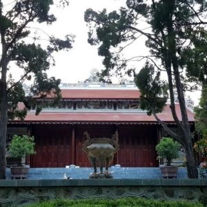 Hue Buddhist Tour—Hoi An Private Car