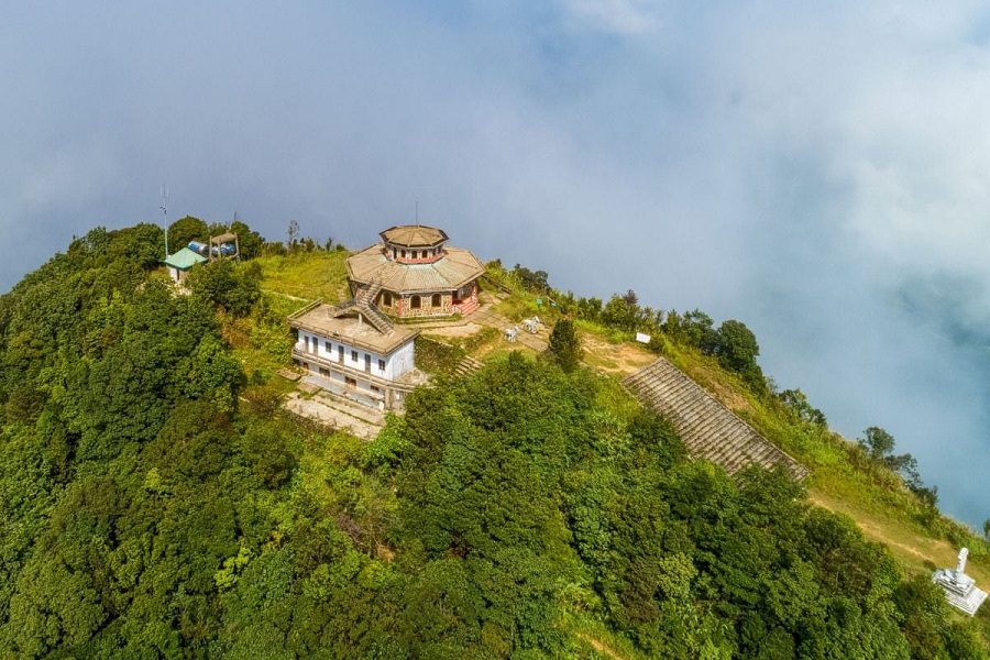 Hai Vong Dai Peak Bach Ma