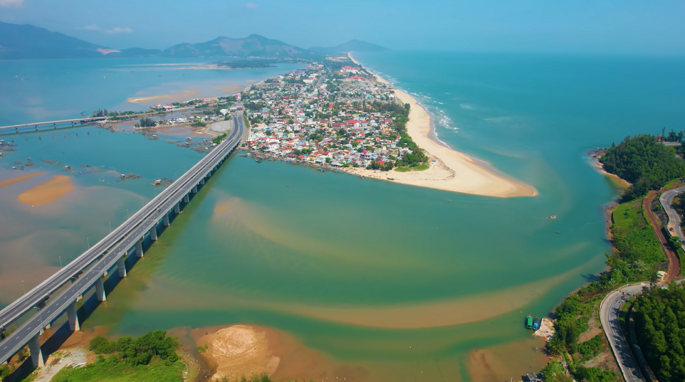 Unique Vietnam Tour-Hoi An Private Car