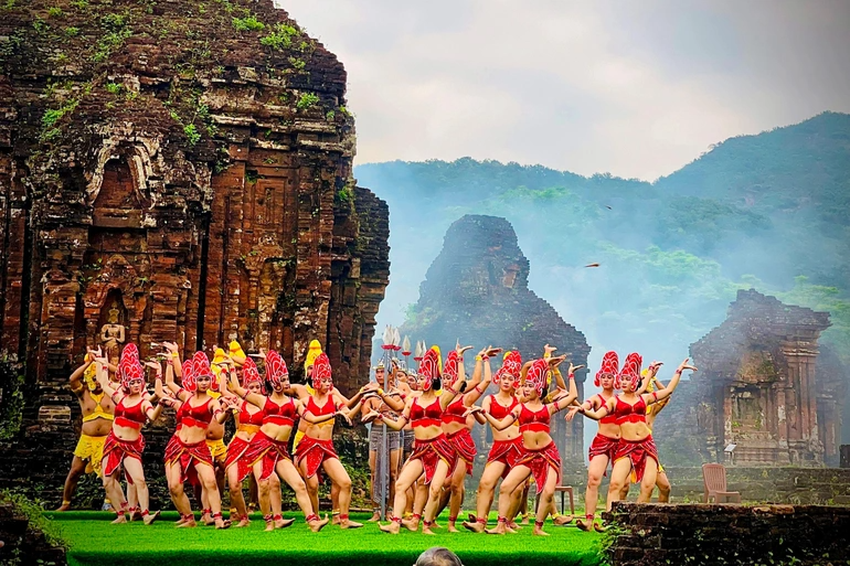 Unique Vietnam Tour-Hoi An Private Car