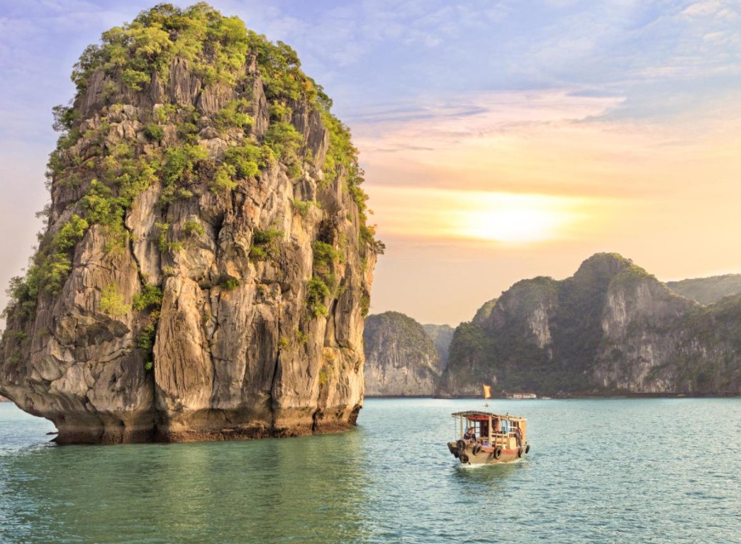 Hanoi-to-Halong-Bay-By-Private-Car-Hoi-An-Private-Car