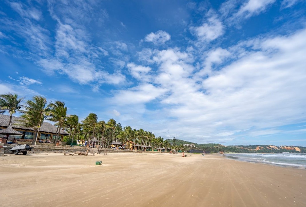 Saigon-To-Mui-Ne-Private-Car-Hoi-An-Private-Car-Travel-Transport