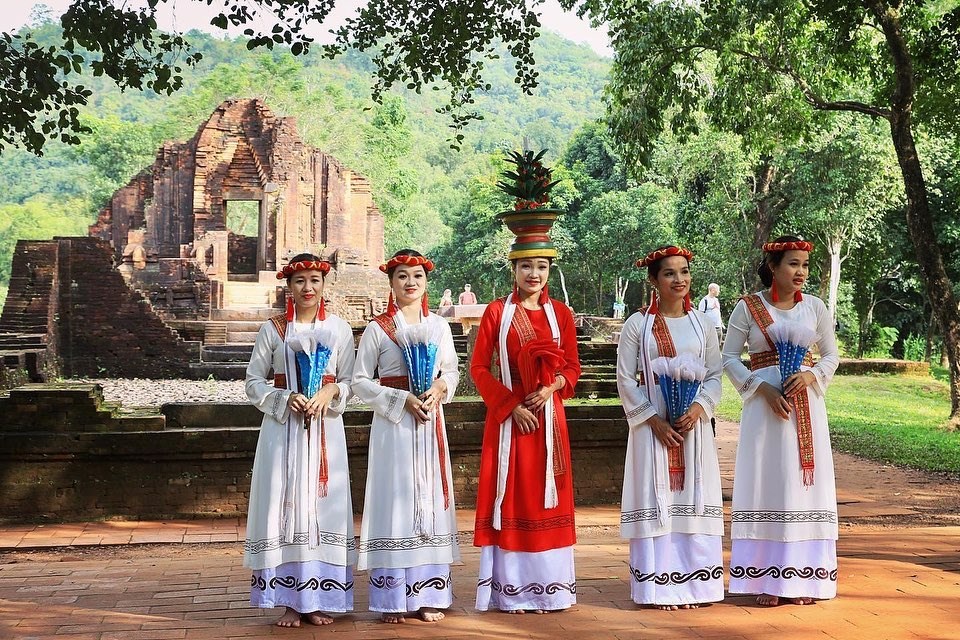 Hoi-An-To-My-Son-By-Private-Car-Transfer-Hoi-An-Private-Car-Travel