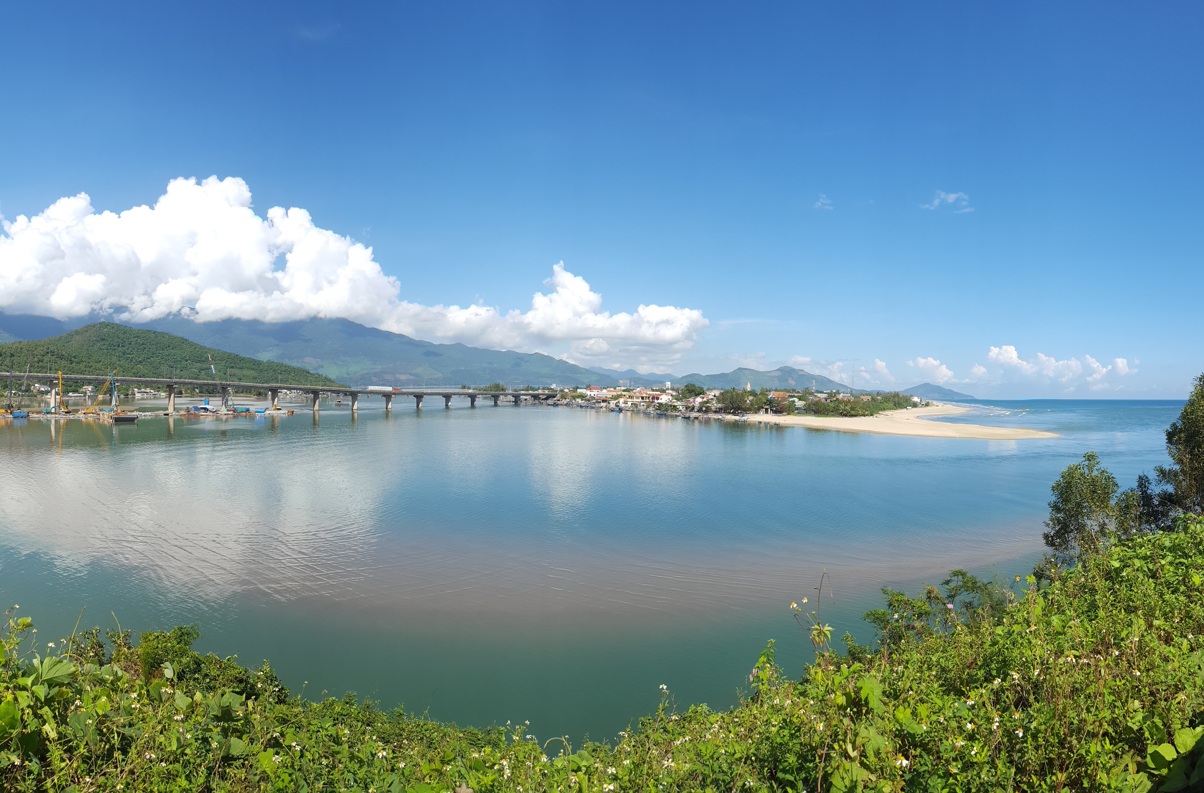 Hue to Hoi An by Private Car- Hoi An Private Car