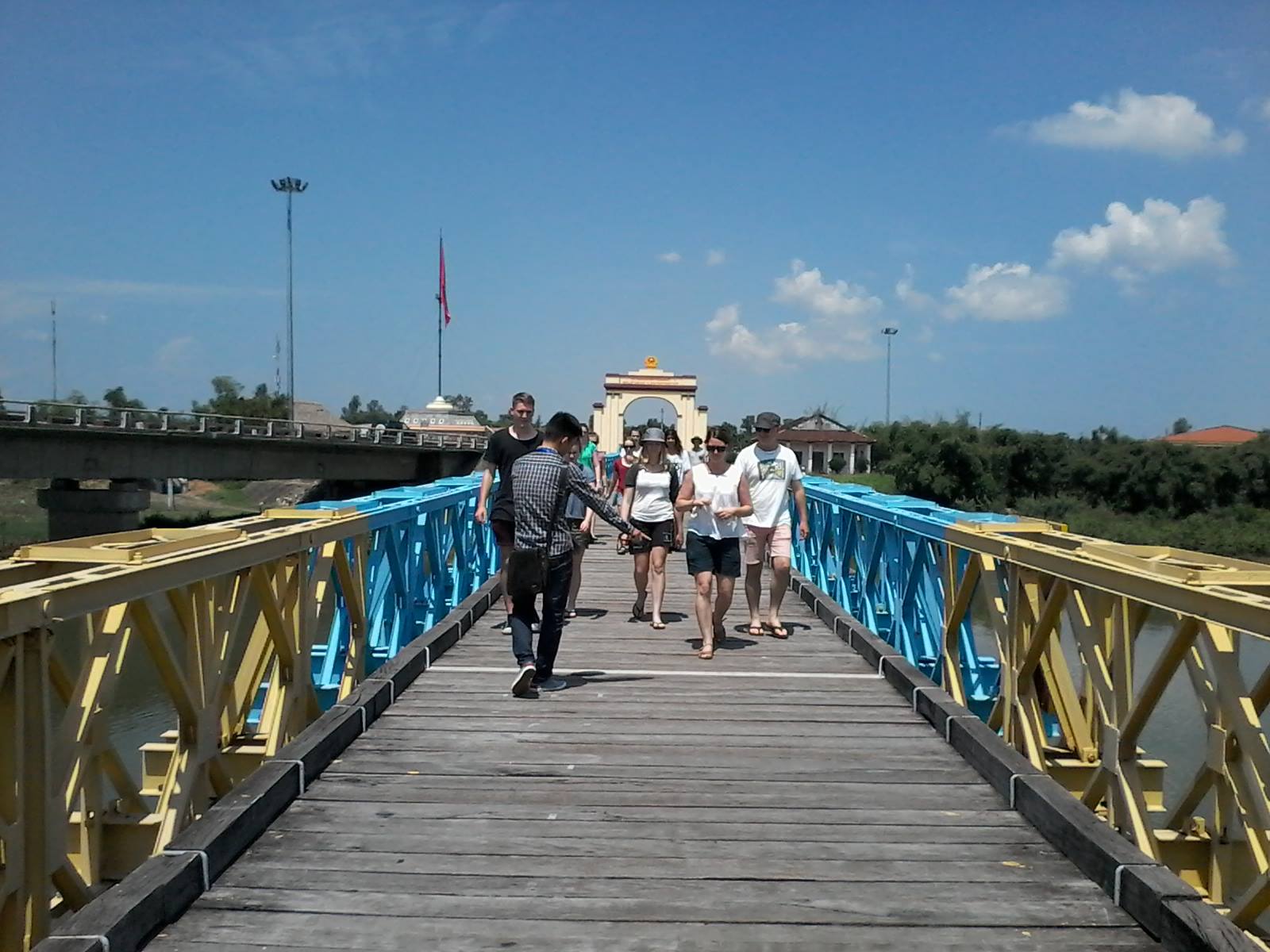 dmz vietnam tour-hoi an private car