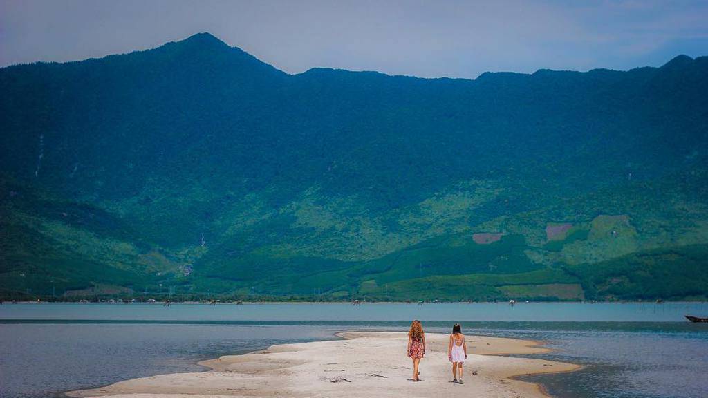 Lap An lagoon looks like Diep Son in Nha Trang