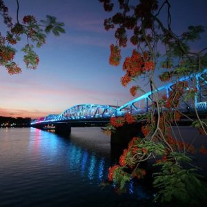Luxury car Hoian to Hue