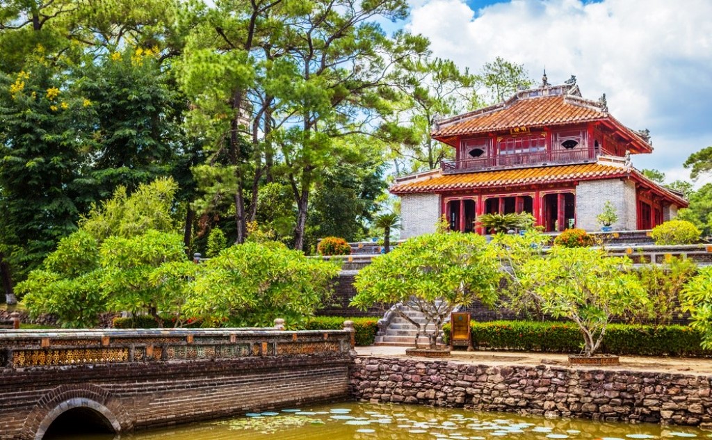 Hue city Private Tour- Hoi An Private Car