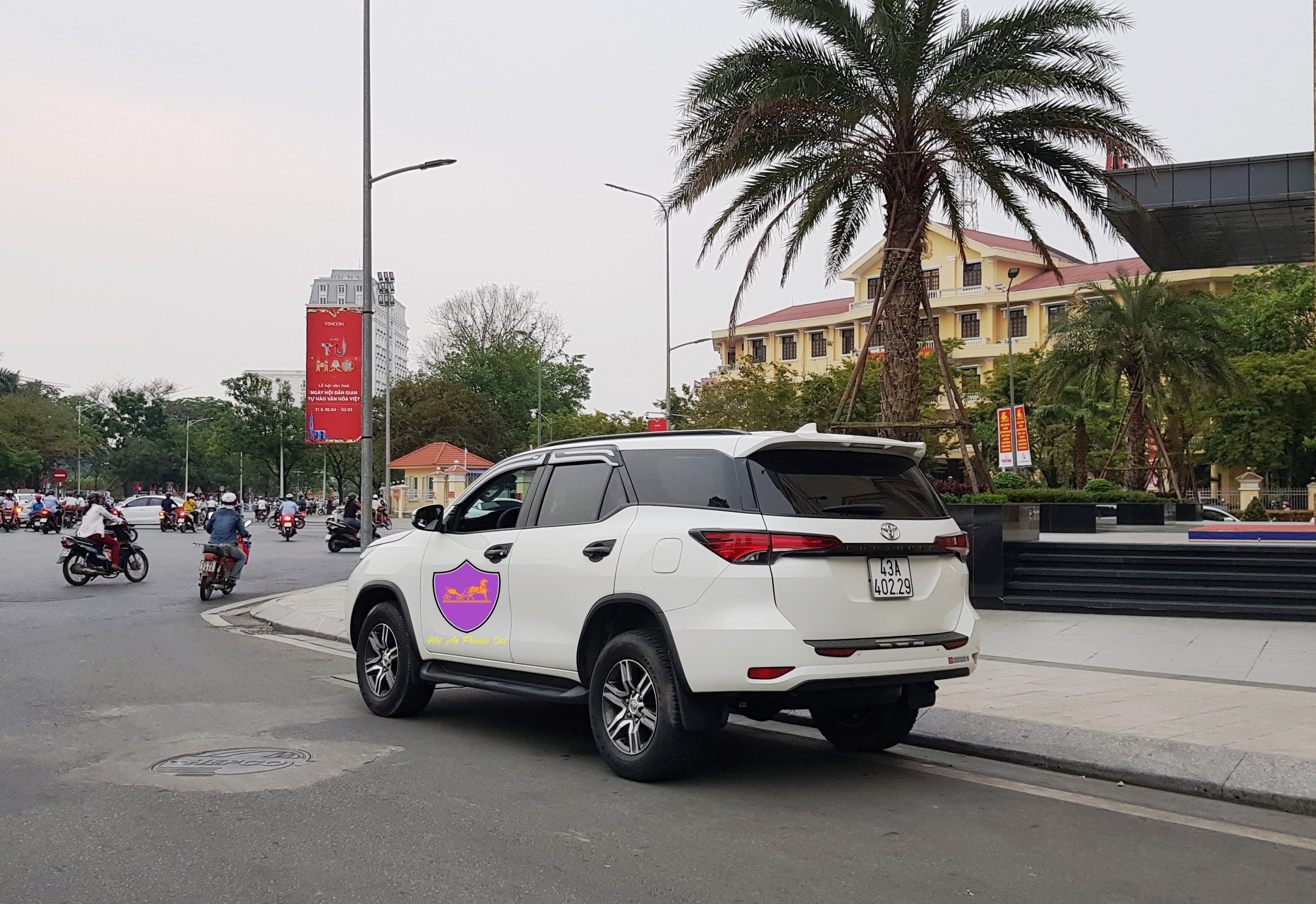 Hue Private Car