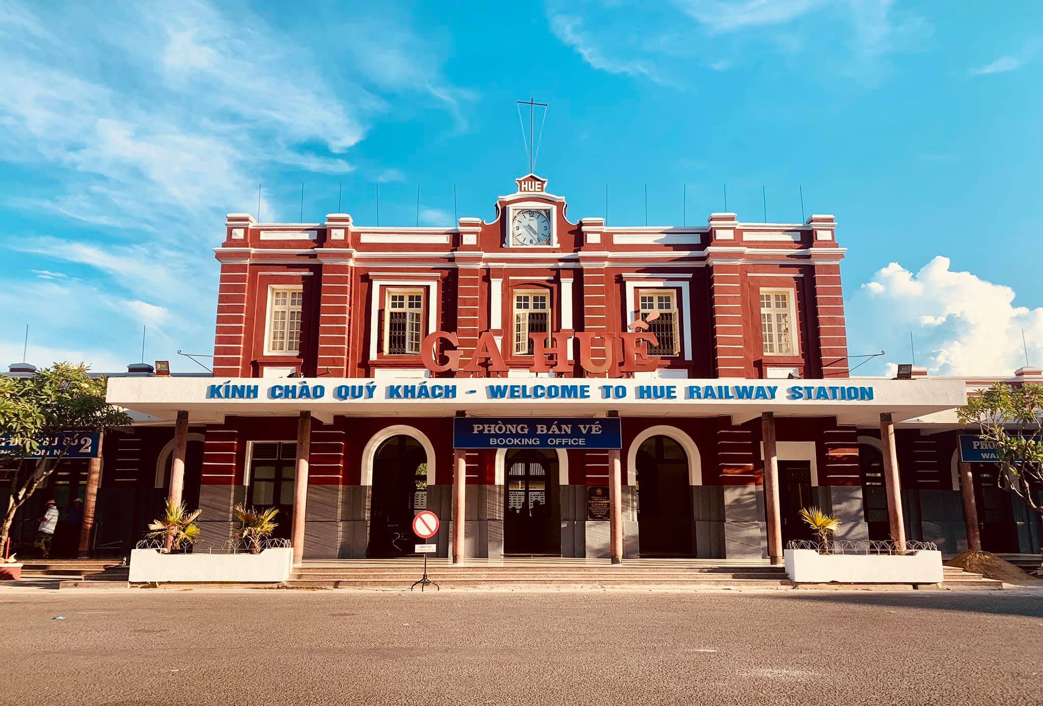 How to travel to Hue- Hoi An Private Car